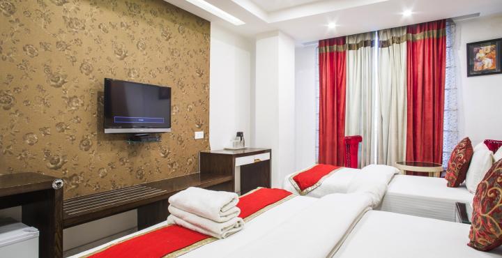 Le Benz - Free Airport Pick-up Hotel New Delhi