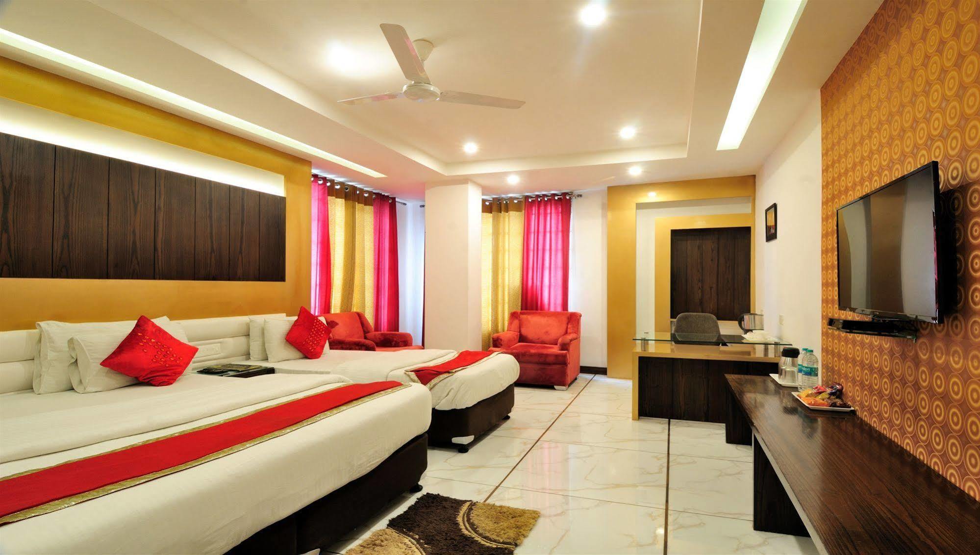 Le Benz - Free Airport Pick-up 3* New Delhi
